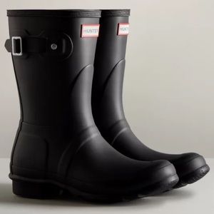 Hunter short black rain boots Waterproof size 6